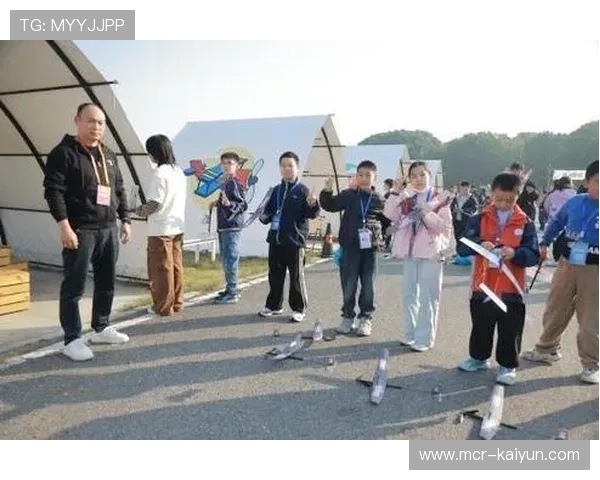 湖北航空模型锦标赛设无人机足球项目,500余名青少年参赛创规模新高